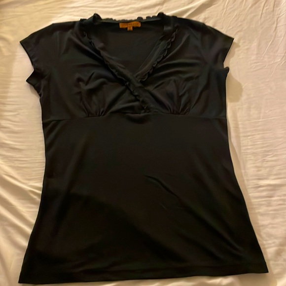 Annabelle Tops - V-neck black ruffled neckline 100% cotton top